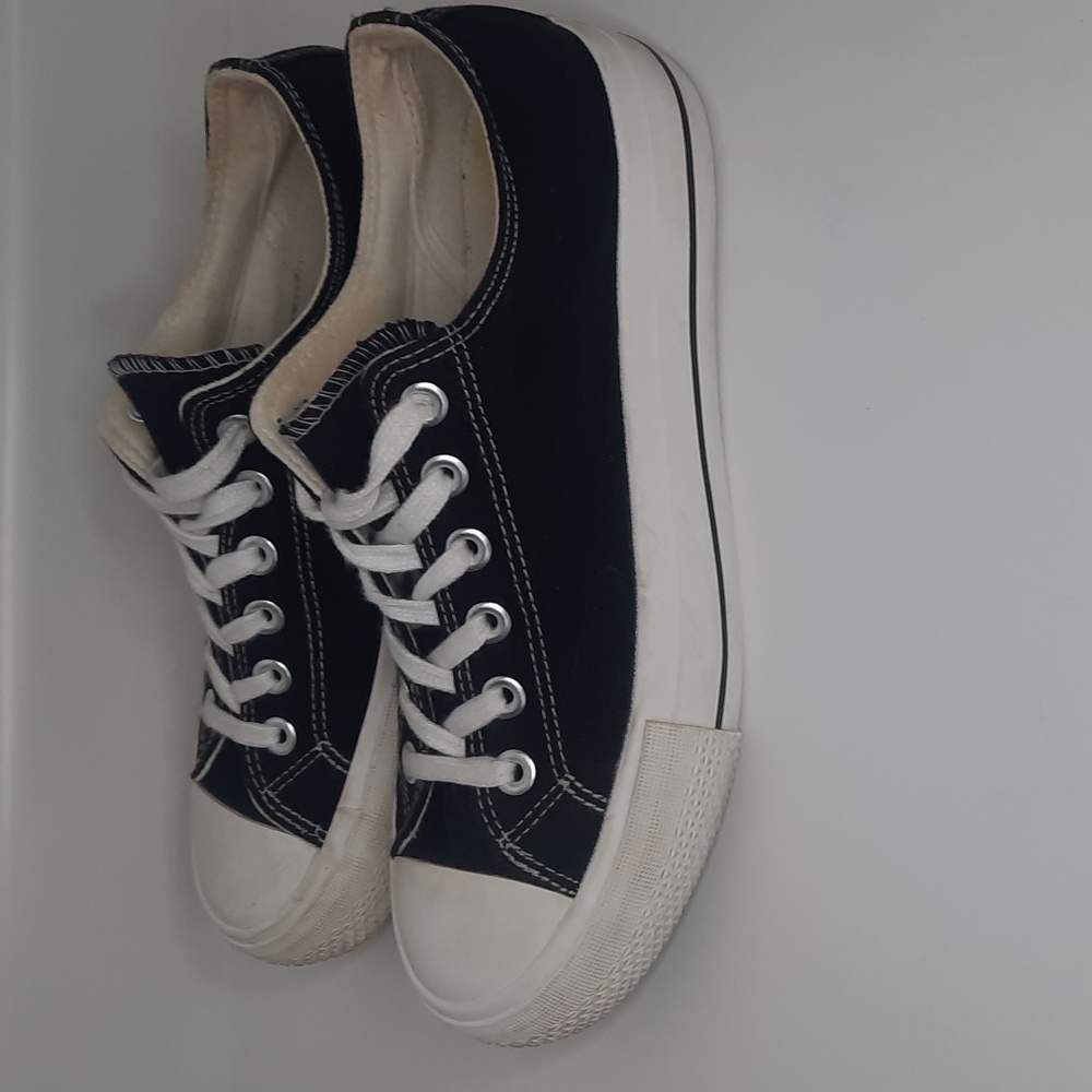 SINCERELY JULES VINCE Black w/White soles Classic Tie Up Sneakers